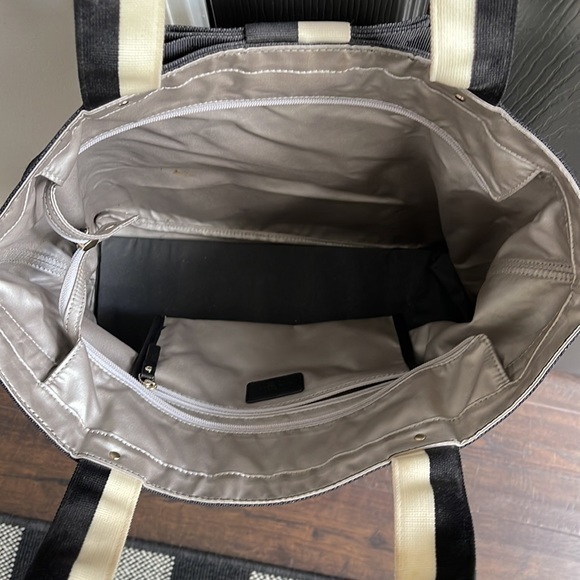 Kate Spade‎ Tote - Picture 8 of 9